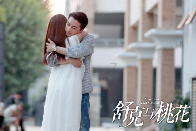 悠闲问答社区-女子三年连续喂养流浪猫,被猫咪回赠,流浪动物如何治理?